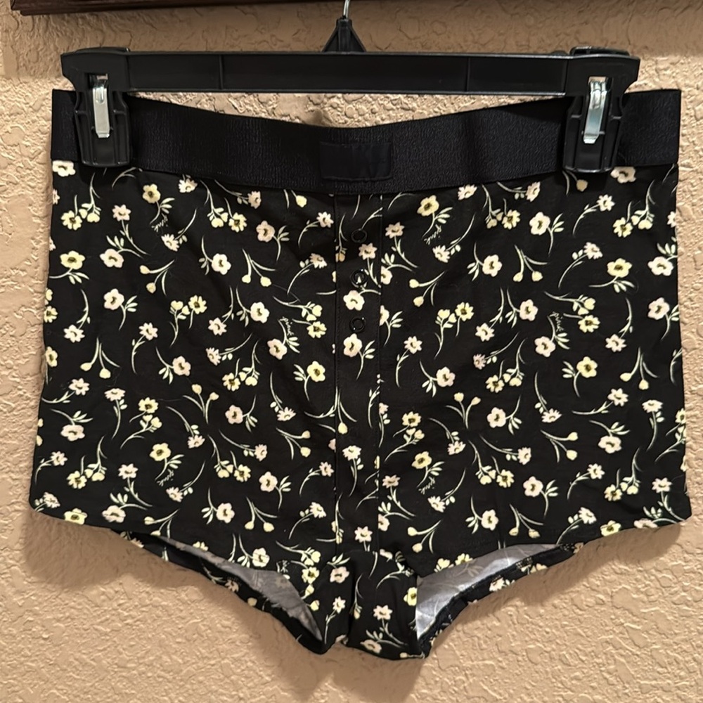 NWT PINK Victoria’s Secret Floral Shortie Panty Black with flowers & PINK logo.